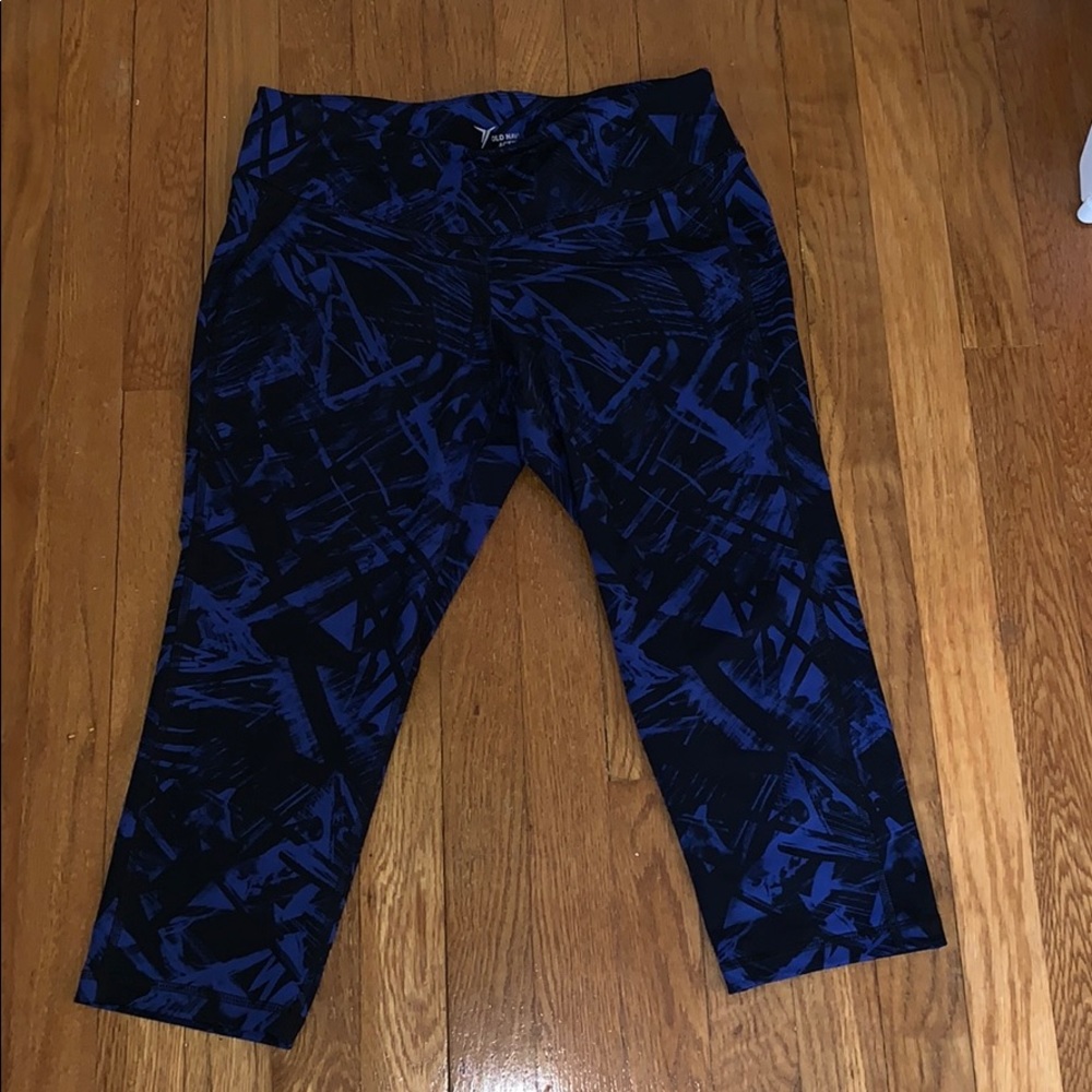 Patterned Capri Workout Leggings